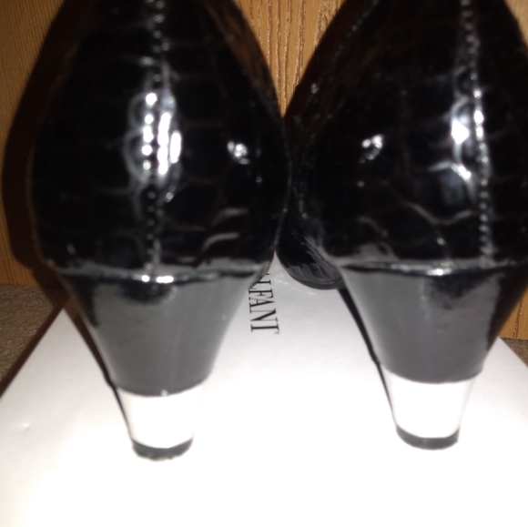 Shoes - Picture 3 of 4